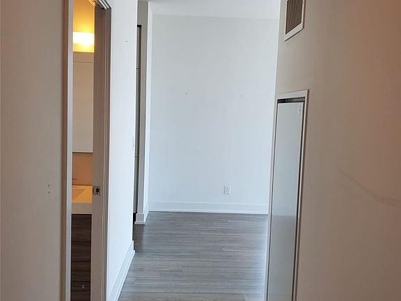 4th image of 318 Richmond St W #3702