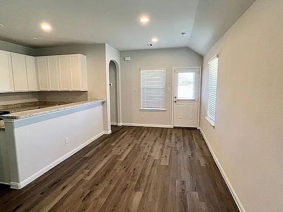 5th image of 973 Rice Dr