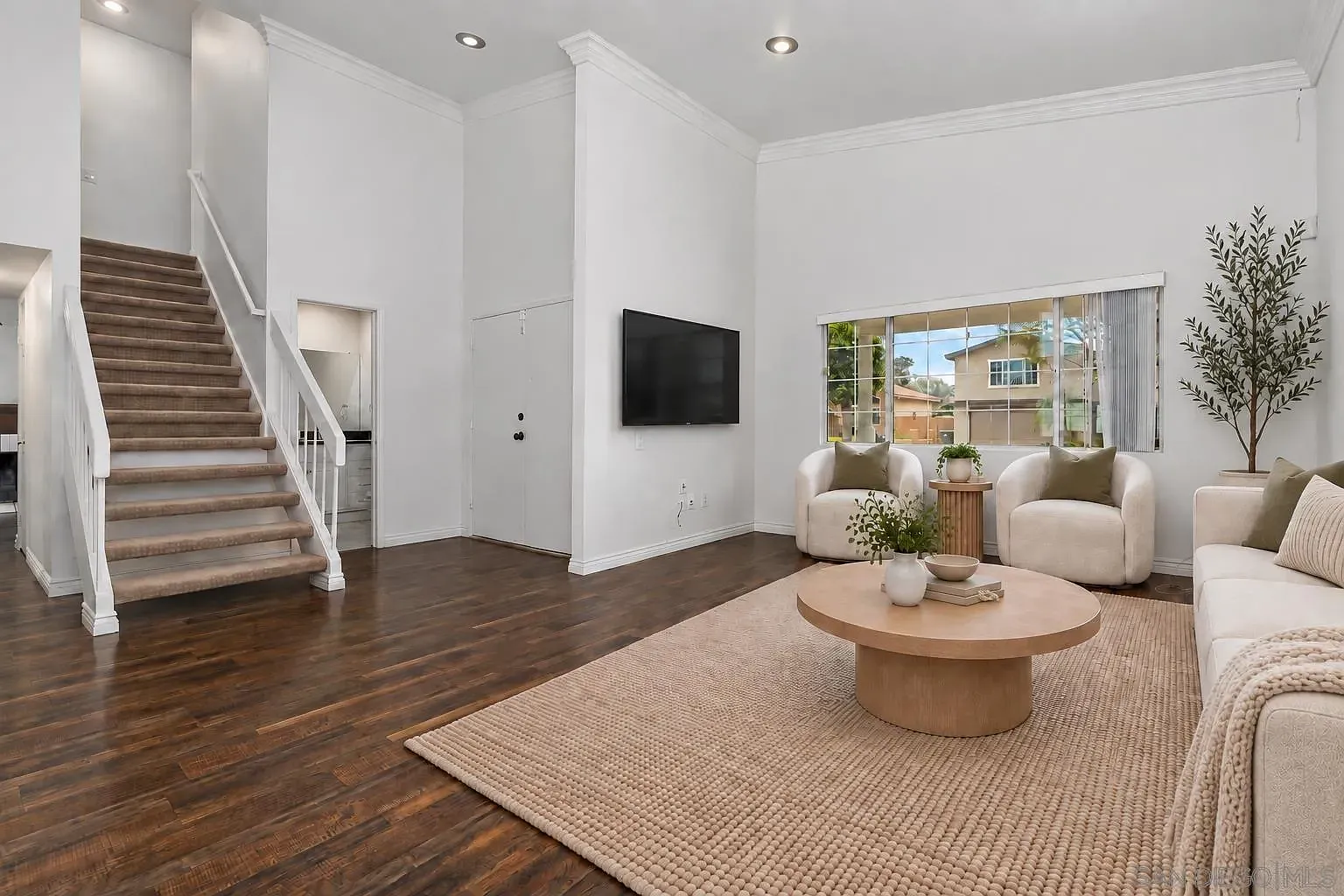 4 bed, 2.5 bath, 2074 sqft, $5,195 — Photo 4