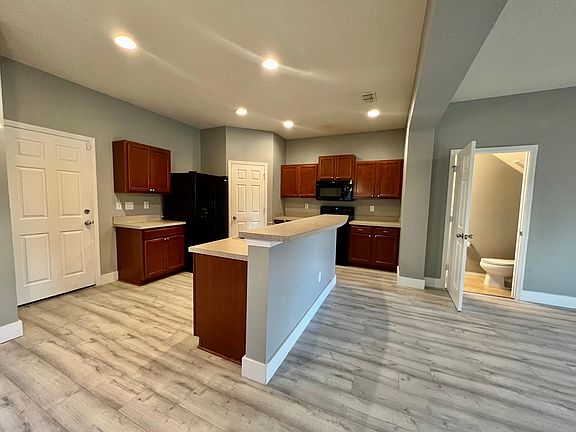 3rd image of 9014 Aspen Hollow Pl