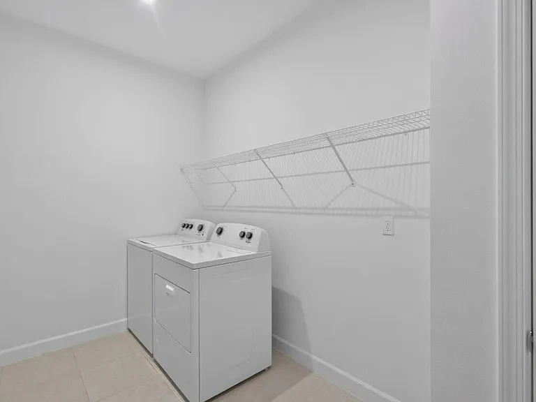 13621 SW Bally Dr — Photo 6