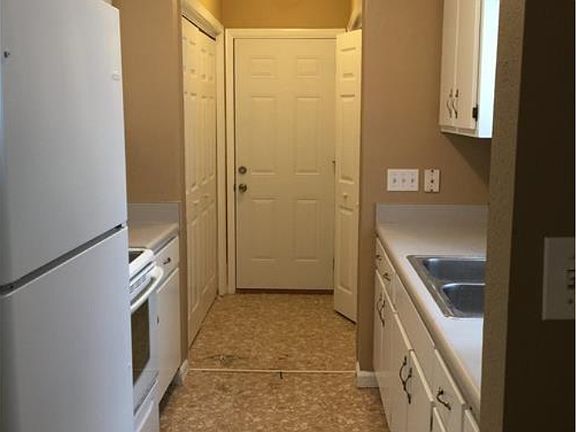 5th image of 4710 Center Dr