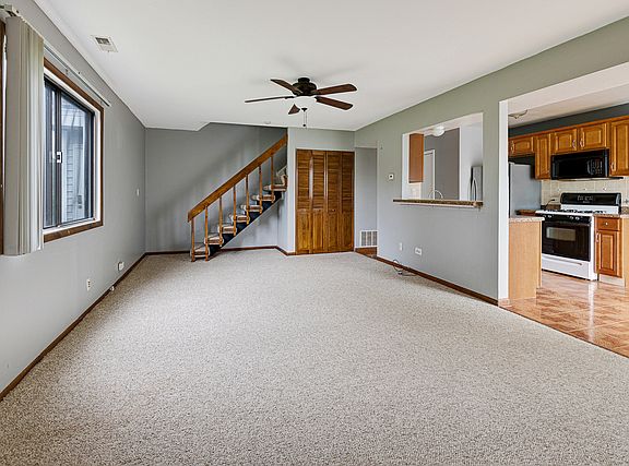 3rd image of 40 Waterford Dr