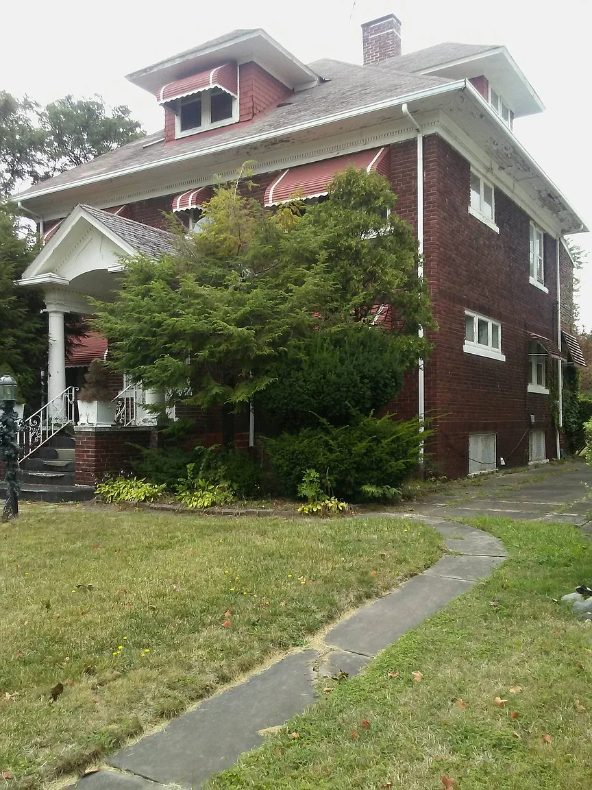 1485 E 108th St photo 1