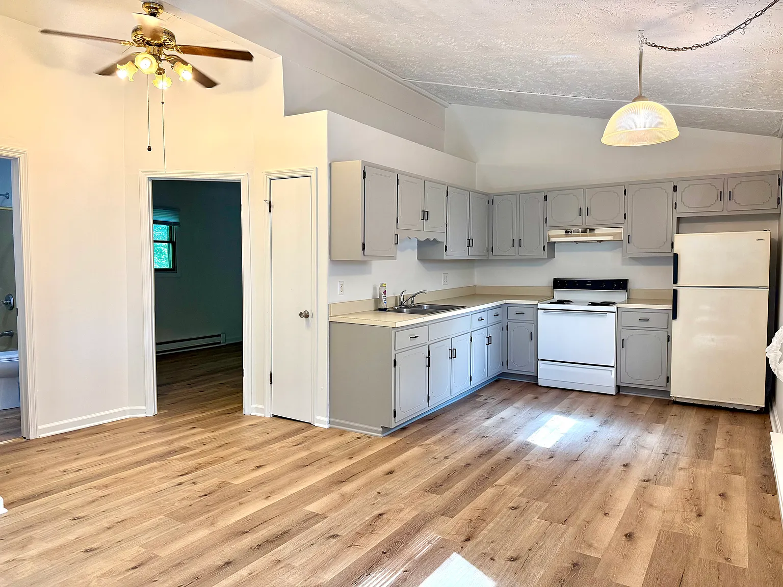 2 bed, 800 sqft, $1,250 — Photo 2