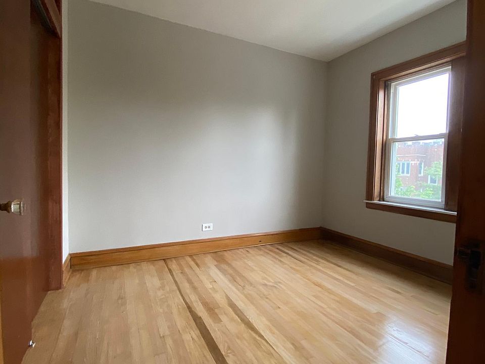2nd image of 3258 N Leclaire Ave #2F
