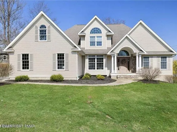 355 Lake Point Ave, Carbondale, PA 18407