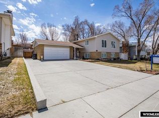 670 Big Horn St, Rock Springs, WY 82901