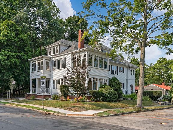4th image of 381 Deering Avenue