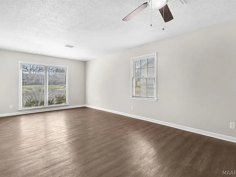 6125 Greta Pl — Photo 11