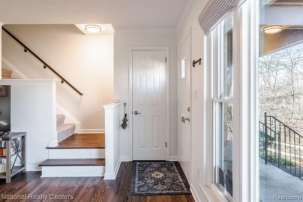 2 bed, 1.5 bath, 1227 sqft, $3,185 — Photo 3
