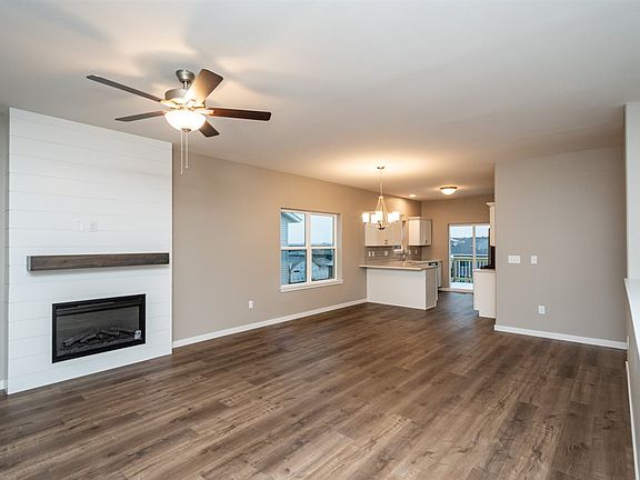 2nd image of 569 Fawn Ave