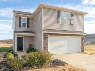 401 Altavista Dr, Clemmons, NC 27012