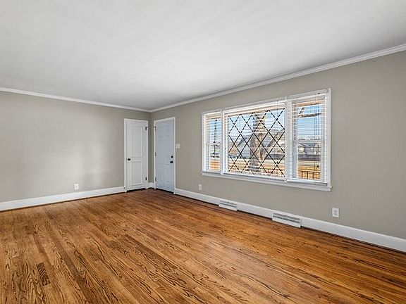 5th image of 904 S Williamson Ave