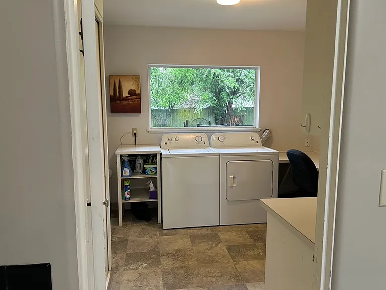 1011 Bryant Ave — Photo 18