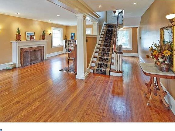 3rd image of 2407 W 17th St