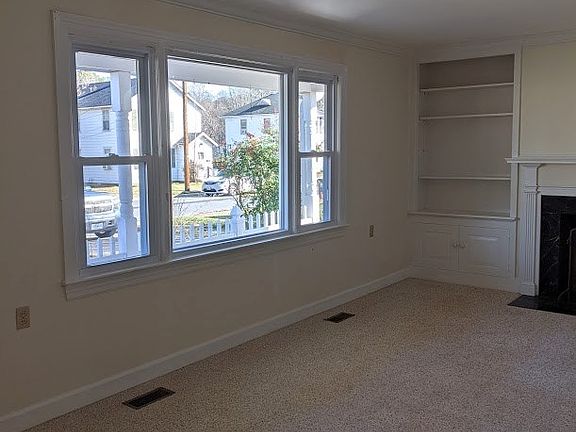 5th image of 218 Windsor St