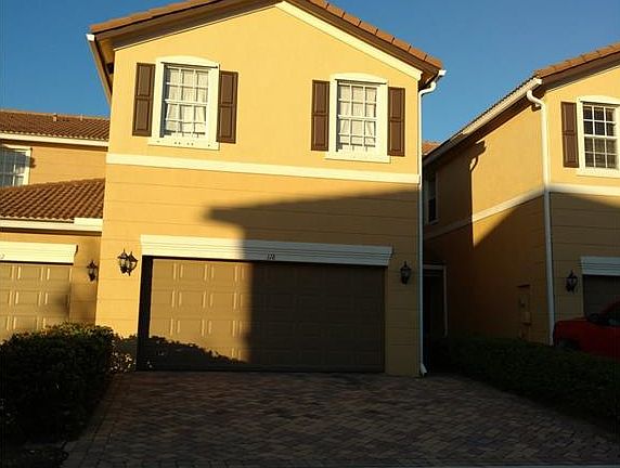 3rd image of 318 Provence Pl