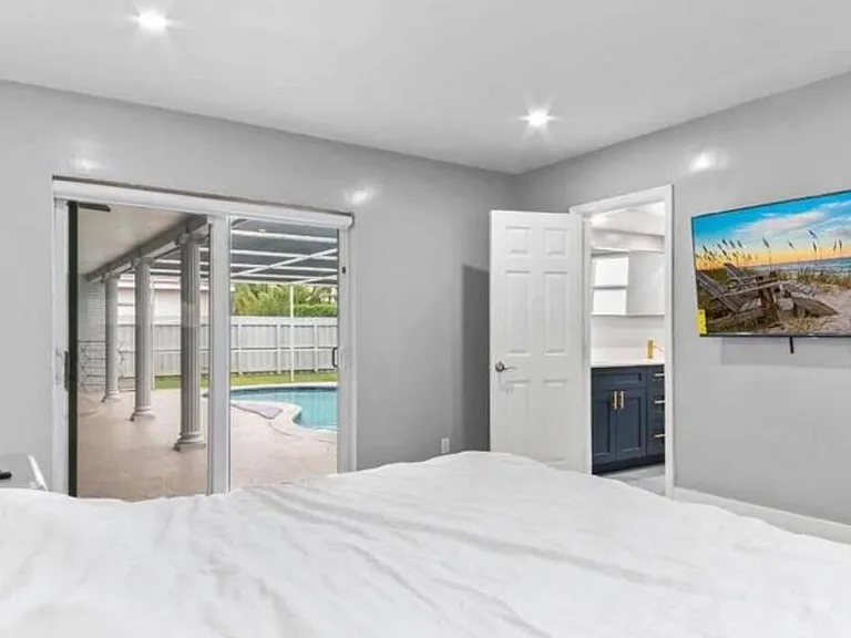 4811 Hayes St — Photo 3