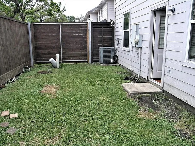 2926 Meadowglen Crst — Photo 4