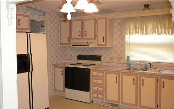 3rd image of 383 Oldbury St