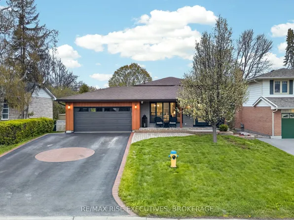 931 Lincoln Dr, Kingston, ON K7M 4Z3