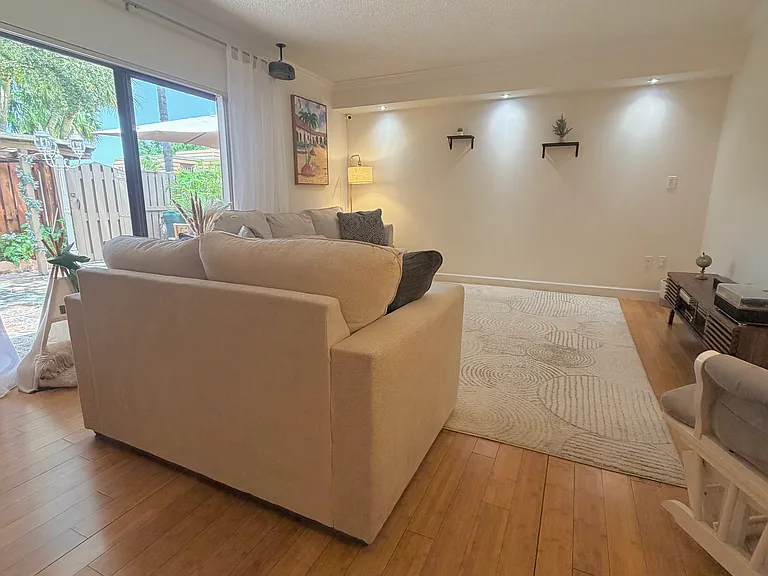 724 7th Ct — Photo 11