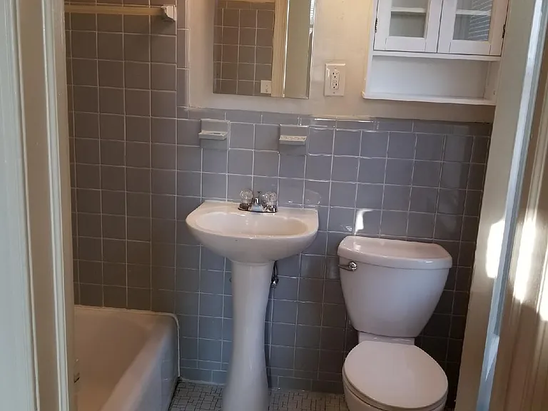 415 4th St SE #6 — Photo 5