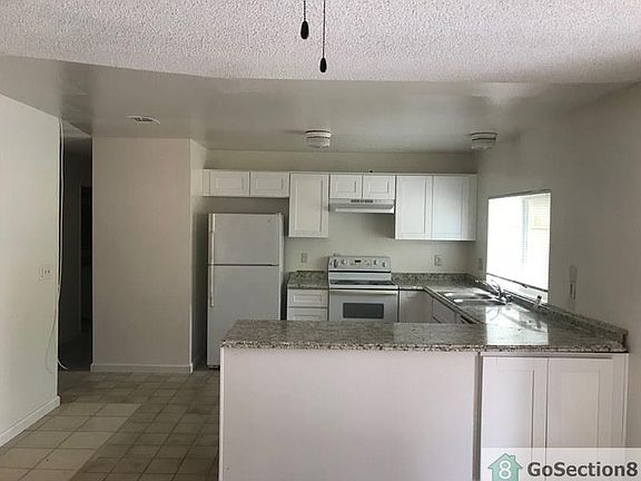 3rd image of 841 Saint Paul Dr