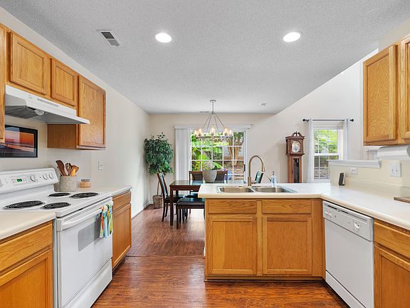 4th image of 1204 Meadow Moss Ct