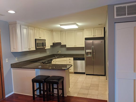 5th image of 232 W Franklin Ave APT 306