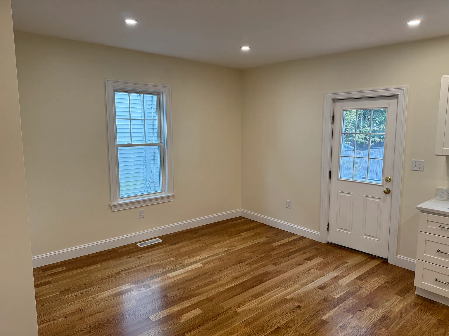 3 bed, $3,900 — Photo 4