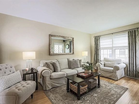 4th image of 820 Acorn Dr