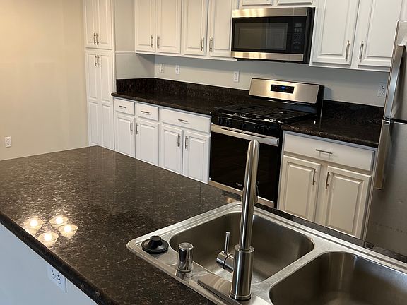 5th image of 25033 Delphinium Ave APT 103