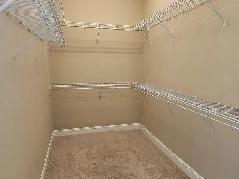 654 S Loop Pkwy — Photo 18