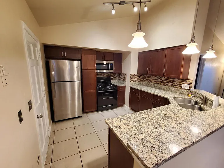 357 Bloomfield Ln — Photo 5