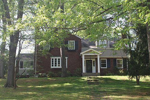 1st image of 390 E Park Dr