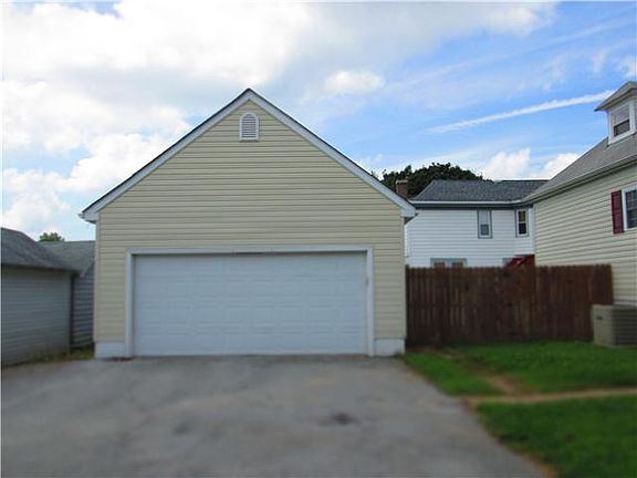 3rd image of 300 Matthes Ave