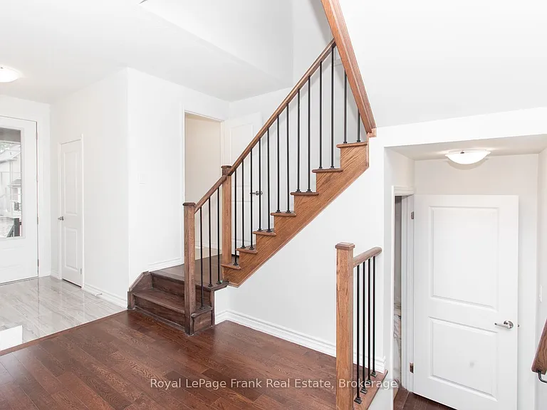 5 Hennessey Cres — Photo 20