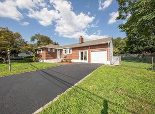 174 Catherine St, Westbury, NY 11590