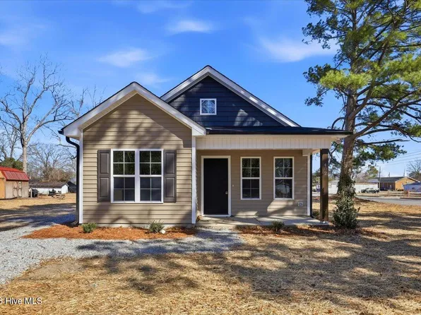 402 W James Street, La Grange, NC 28551