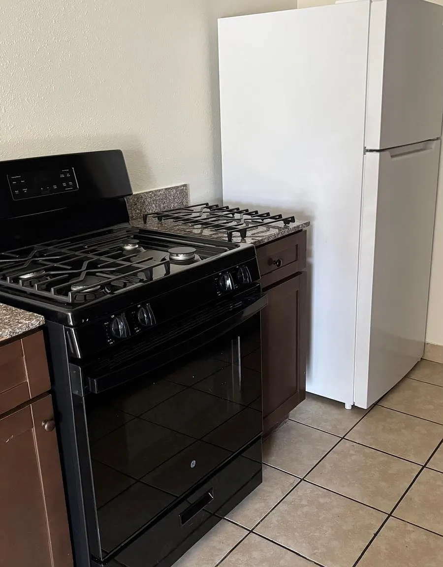 2 bed, 740 sqft, $1,665 — Photo 4
