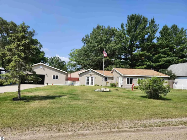 6615 Ridge Rd, Harrison, MI 48625