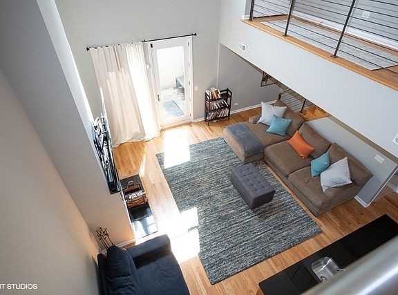 5th image of 1136 N Mozart St #1
