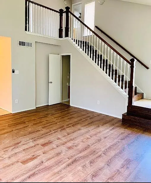 1142 Woodbridge Ave — Photo 2