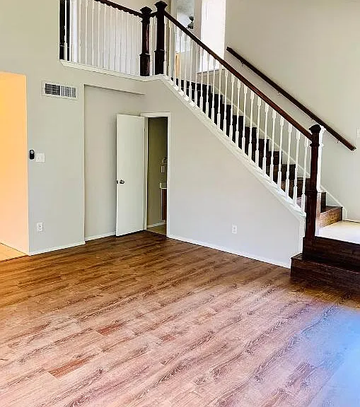 1142 Woodbridge Ave — Photo 2