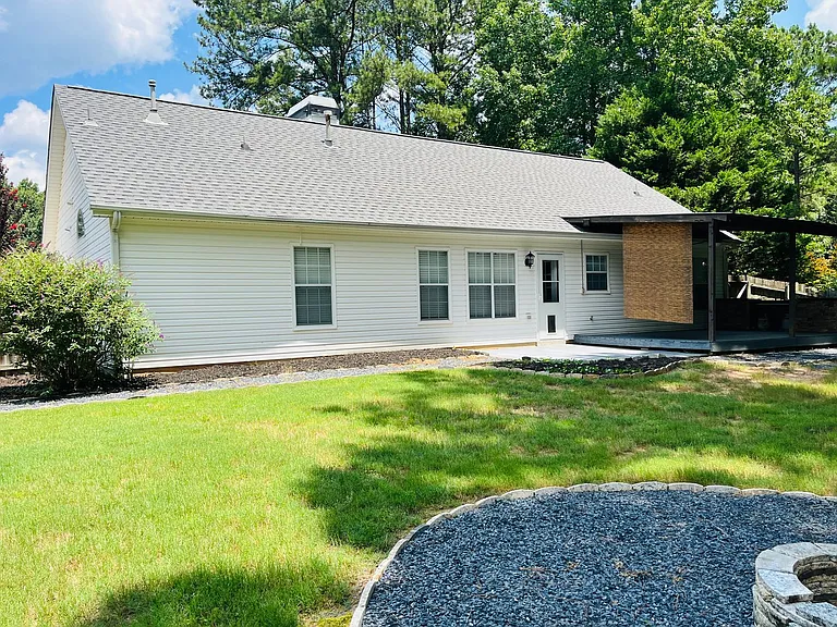 145 Riverside Dr — Photo 44