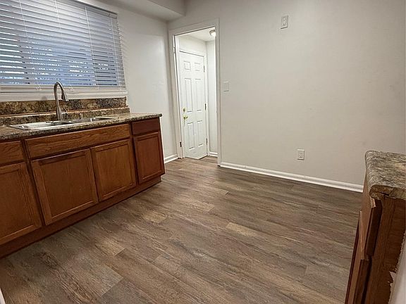 5th image of 11237 Stockwell St