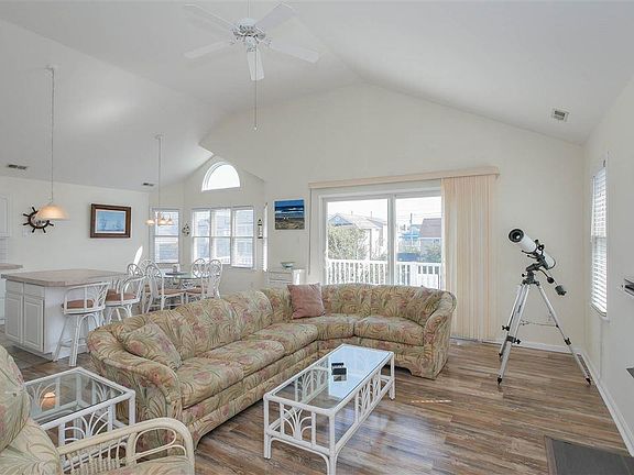 3rd image of 1462 West Ave #2