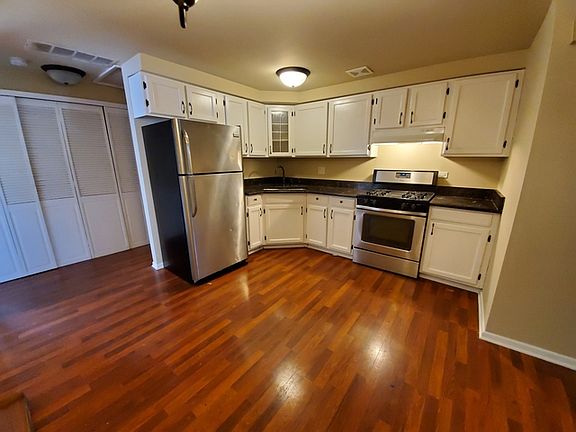 3rd image of 1090 Pheasant Run Ln #1090